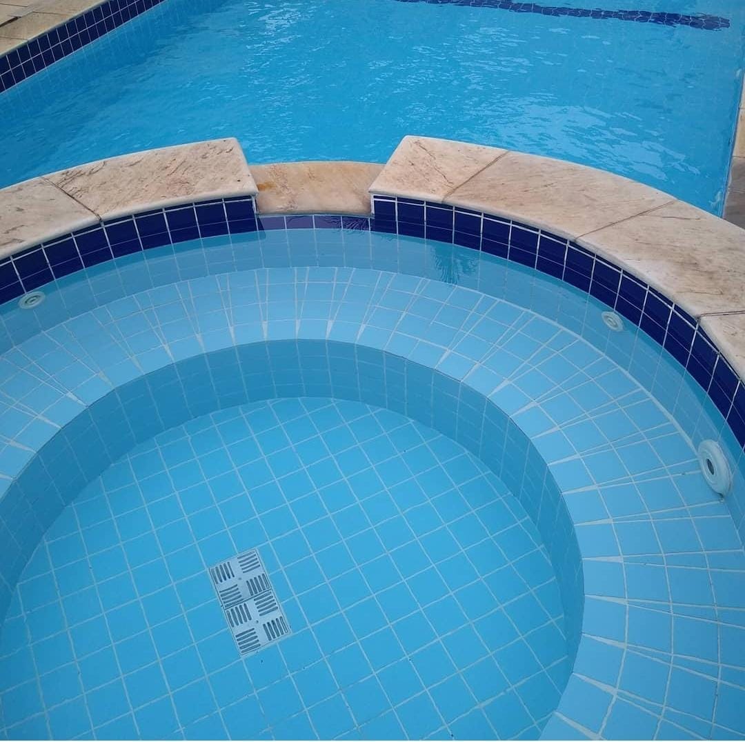 Piscina cristalina após o tratamento